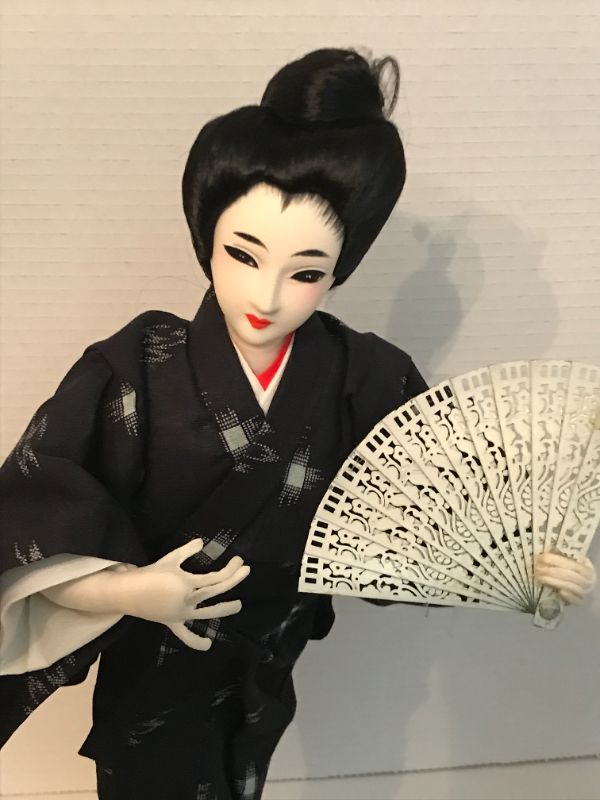 Photo 4 of EARLYRED 12 INCHES JAPANESE GEISHA KIMONO DOLL COLLECTIBLE FIGURINES