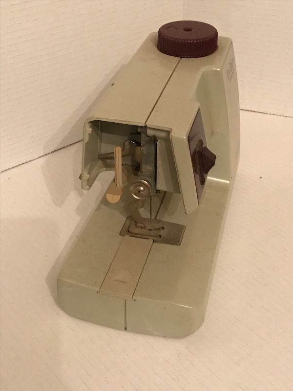 Photo 4 of SINGER TINY TAILOR MENDING MACHINE / SEWING SUPPLIES AND MORE