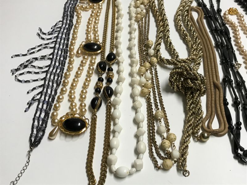 Photo 4 of LADIES VINTAGE NECKLACES & CHOKERS