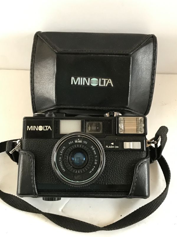 Photo 1 of VINTAGE MINOLTA HIMATIC S2 38MM CAMERA WITH ORIGINAL LEATHER CASE