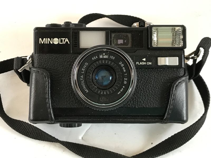 Photo 2 of VINTAGE MINOLTA HIMATIC S2 38MM CAMERA WITH ORIGINAL LEATHER CASE