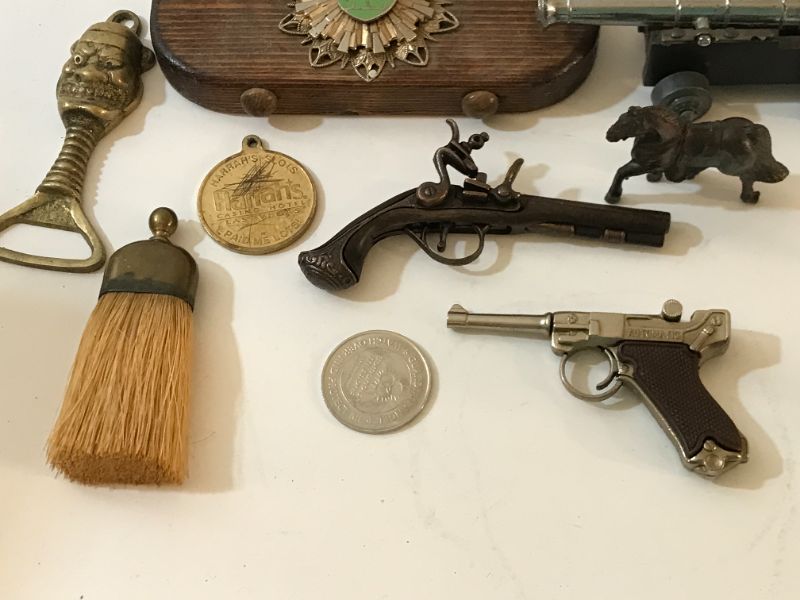 Photo 2 of VINTAGE NOVELTY GUNS AND MORE