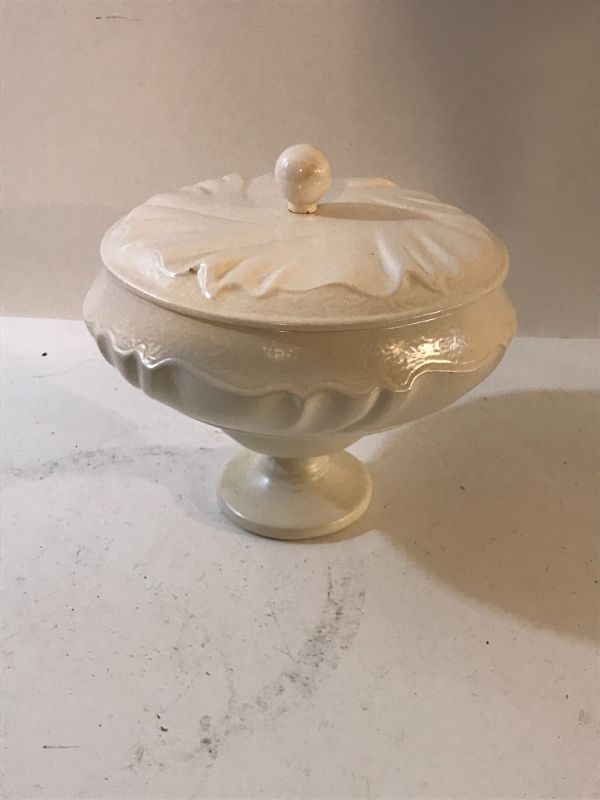 Photo 3 of VINTAGE MCCOY PEDESTAL COVERED CANDY/ NUT BOWL WITH 2 MCCOY CREAM PITCHER FOR TEA 