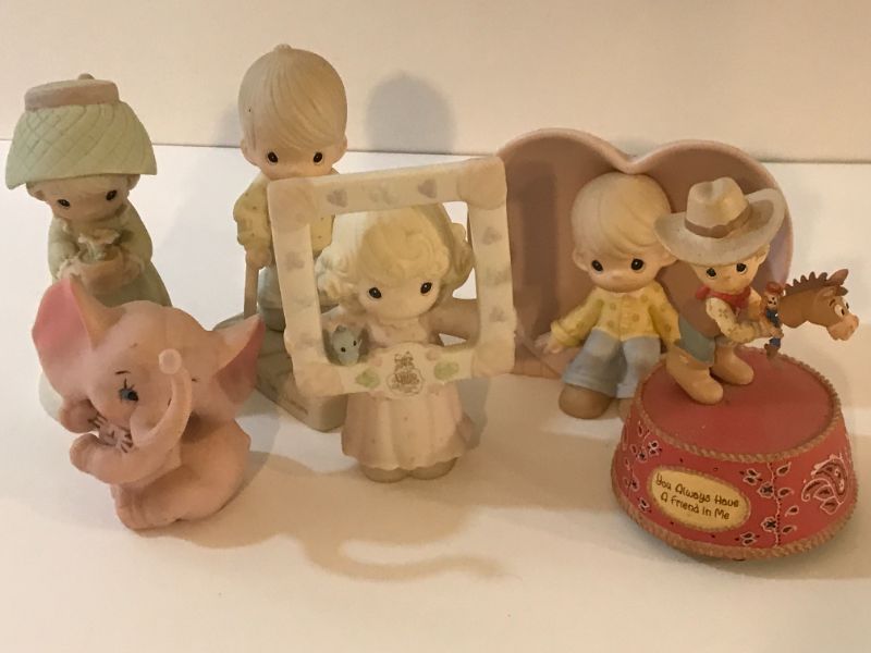 Photo 1 of COLLECTABLE PRECIOUS MOMENTS VINTAGE FIGURINES 