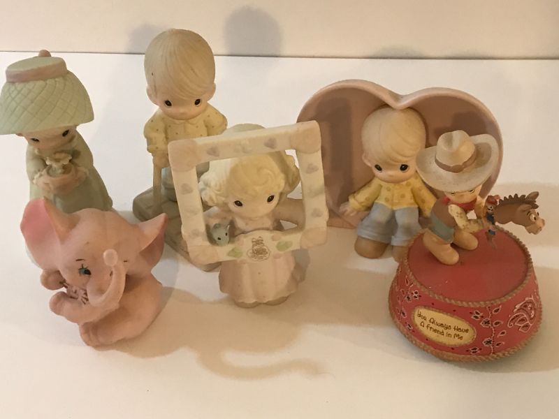 Photo 4 of COLLECTABLE PRECIOUS MOMENTS VINTAGE FIGURINES 