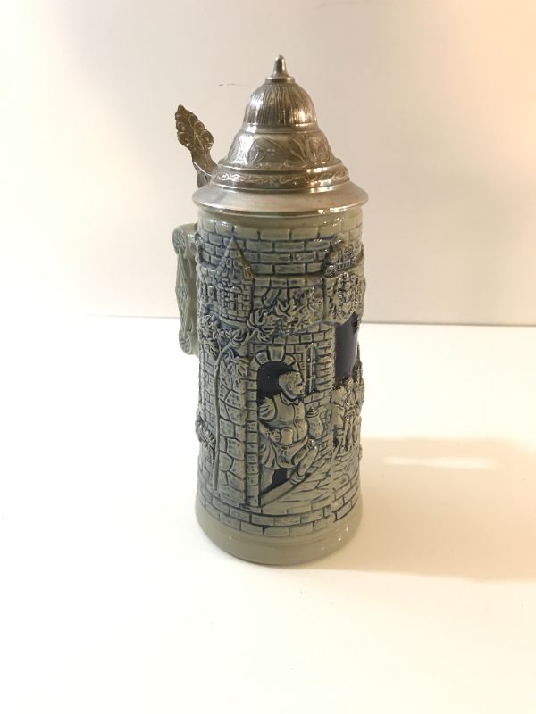 Photo 5 of VINTAGE KING BLUE GERMAN BEER STEIN 