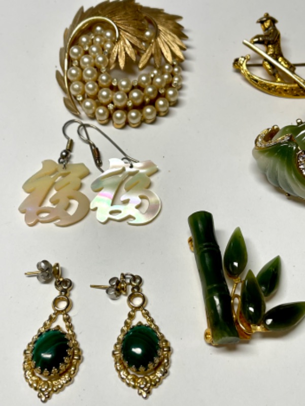 Photo 2 of VINTAGE JEWELRY SOME ASIAN AND SOME JADE AND MORE