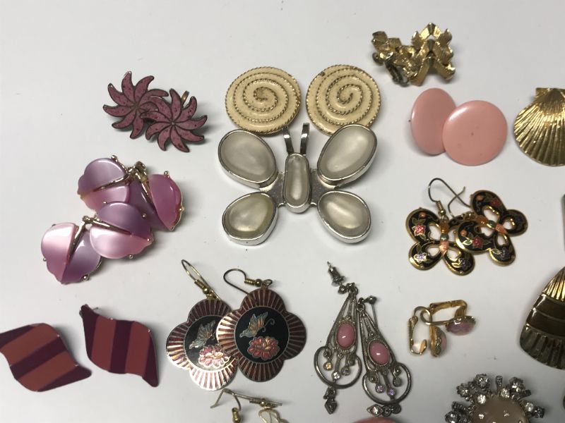 Photo 4 of VINTAGE PINK TONE COSTUME JEWELRY