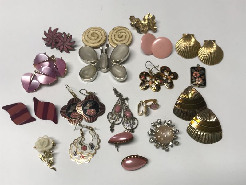 Photo 1 of VINTAGE PINK TONE COSTUME JEWELRY