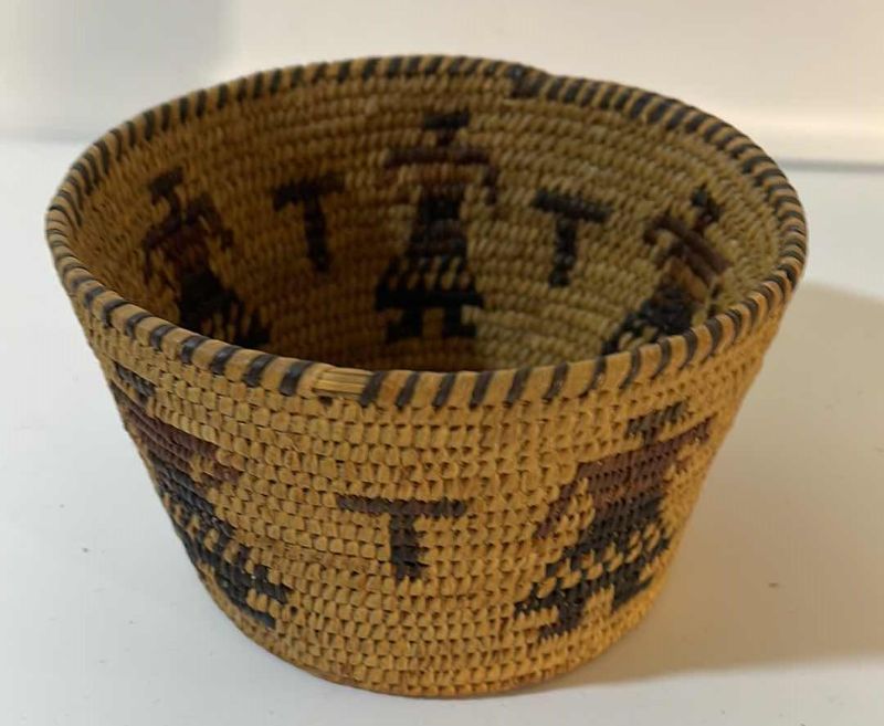 Photo 1 of 1910-1920 PAPAGO PICTORIAL INDIAN BASKET 6X4