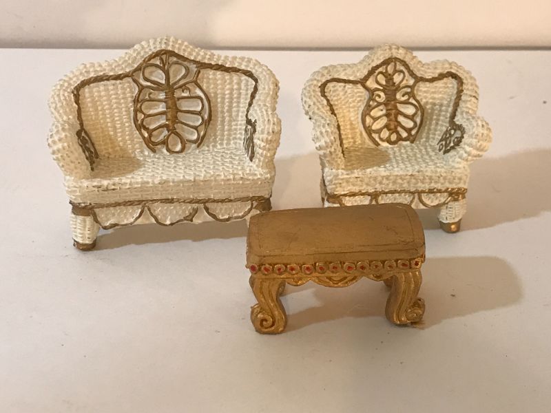 Photo 2 of MINIATURE DOLLHOUSE, VINTAGE FURNITURE