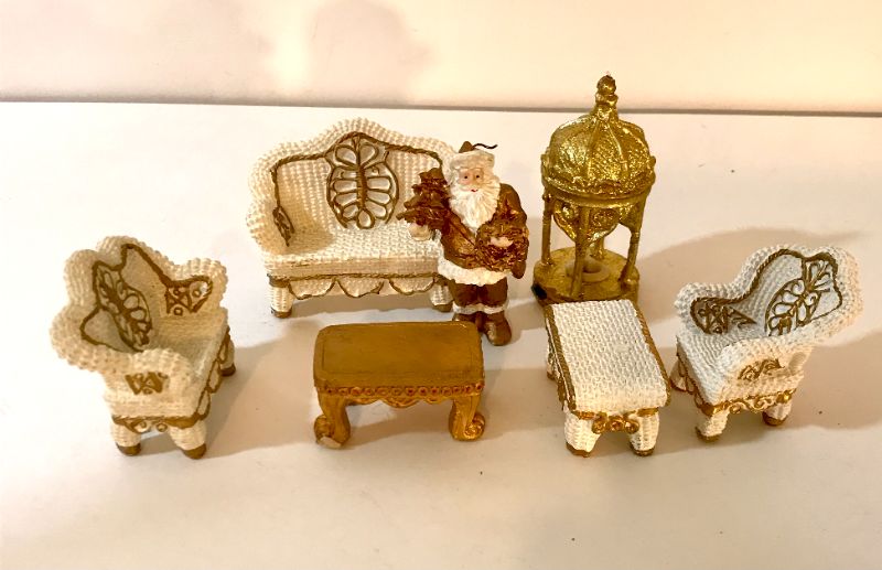 Photo 3 of MINIATURE DOLLHOUSE, VINTAGE FURNITURE