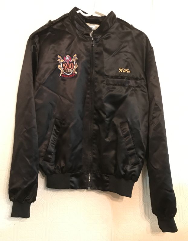 Photo 3 of VINTAGE CIRCUS CIRCUS 500 CLUB LINED SATIAN JACKET/ BOMBER JACKET LAS VEGAS CASINO MEMORABILIA SIZE M * EMBROIDERY NAME ON JACKET “Willie” MINT CONDITION