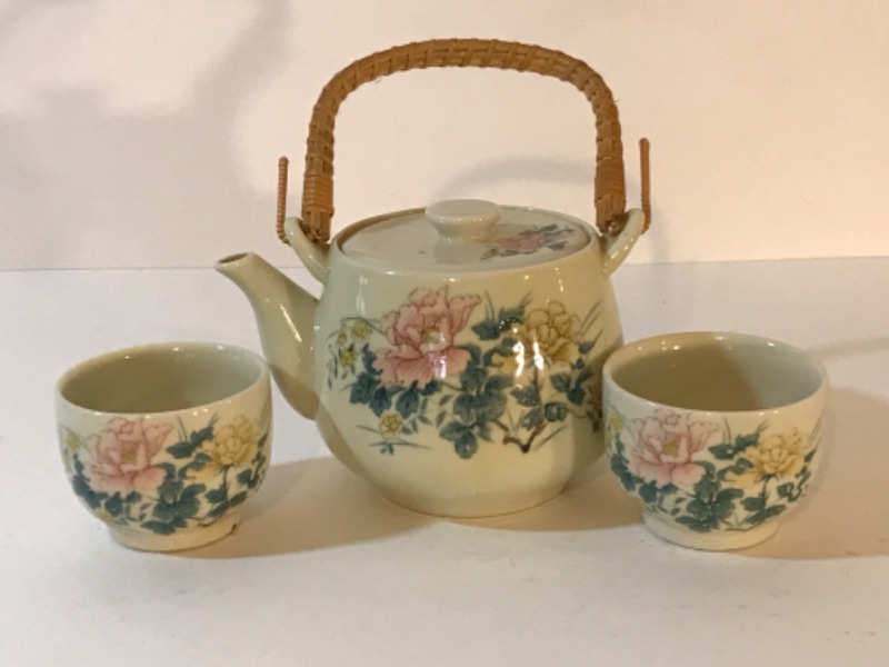 Photo 1 of VINTAGE JAPANESE HAND PAINTED TEA POT AND CUPS