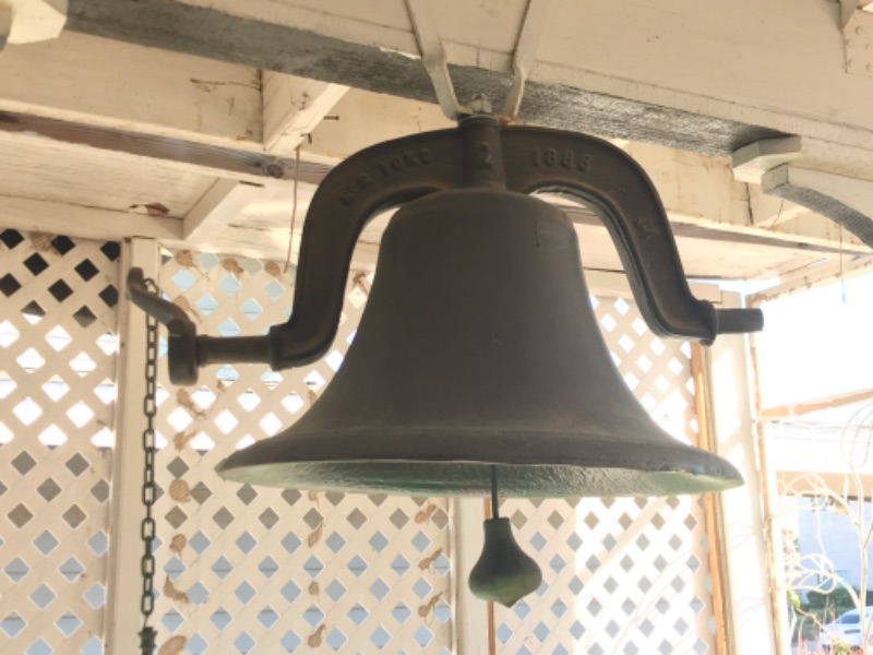 Photo 1 of VINTAGE /ANTIQUE FARM BELL/ V-M BELL CO WAYNESBORO VA. VIRGINIA METAL CRAFTERS 1886 16” DIA X 17”H