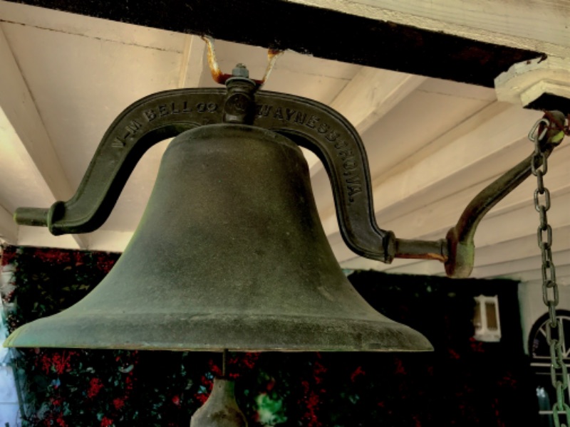 Photo 2 of VINTAGE /ANTIQUE FARM BELL/ V-M BELL CO WAYNESBORO VA. VIRGINIA METAL CRAFTERS 1886 16” DIA X 17”H