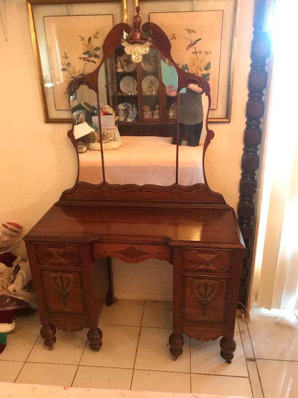 Photo 1 of VINTAGE/ ANTIQUE WOODEN VANITY WITH GROOVED DESIGN ON DRAWERS 42”x 17”x 29.5” / MIRROR 39.5” x 39”