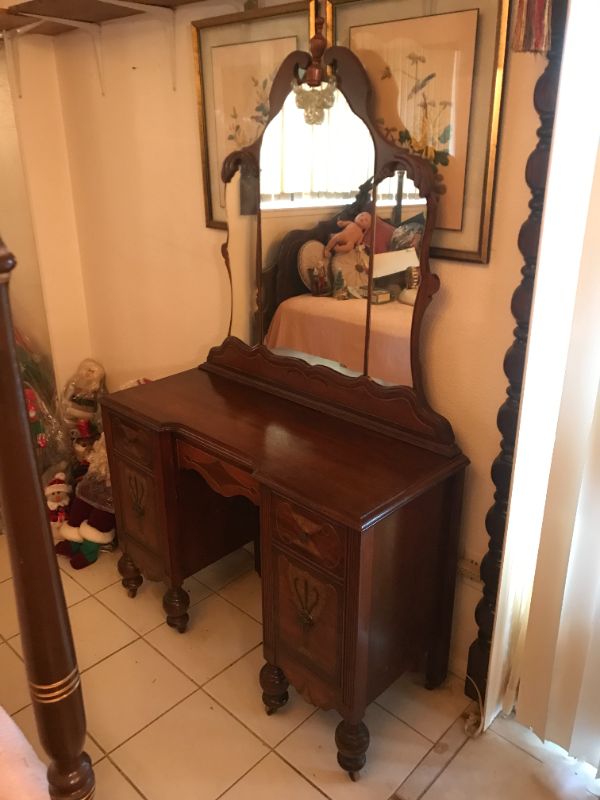 Photo 4 of VINTAGE/ ANTIQUE WOODEN VANITY WITH GROOVED DESIGN ON DRAWERS 42”x 17”x 29.5” / MIRROR 39.5” x 39”