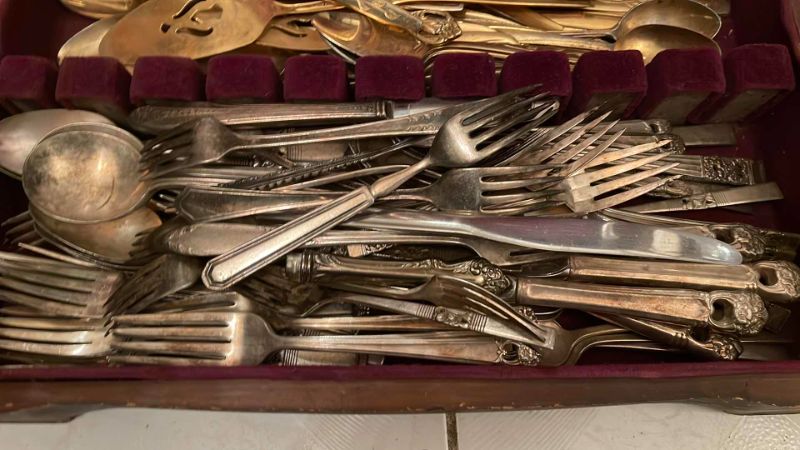 Photo 4 of VINTAGE ASSORTED SILVERWARE / FLATWARE 
SOME GOLD TONE WITH BOX