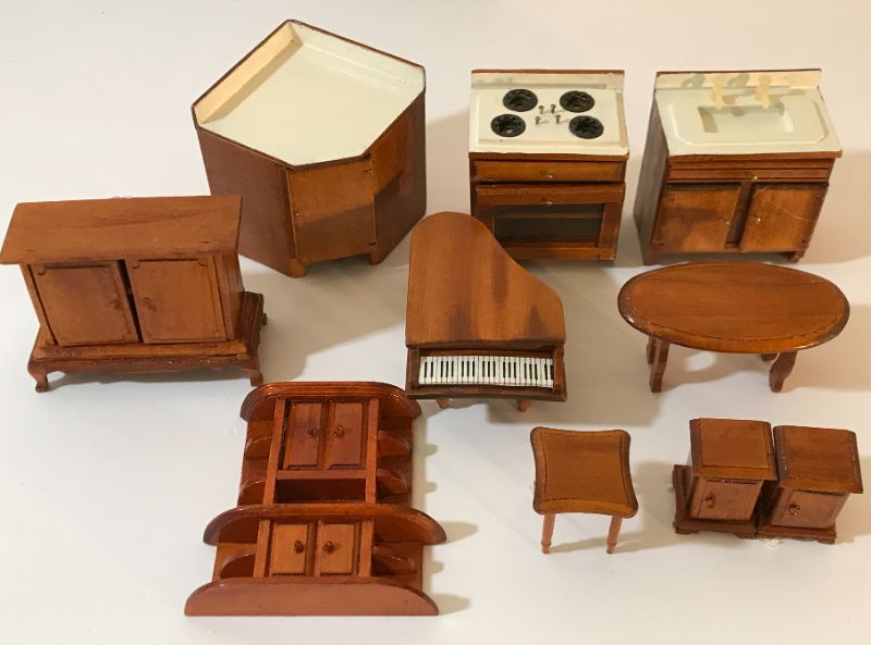 Photo 2 of VINTAGE MINIATURE WOODEN DOLL HOUSE FURNITURE