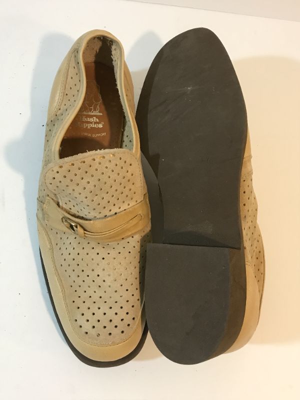 Photo 3 of MENS LEATHER SHOES SIZE 10 IN VERY GOOD - LIKE NEW  CONDIITION 