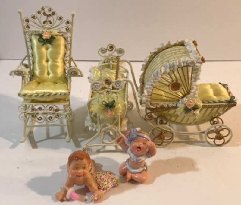 Photo 3 of VINTAGE METAL MINIATURE DOLL HOUSE FURNITURE