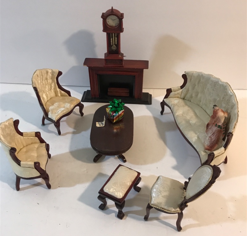 Photo 3 of VINTAGE ORNATE WOODEN MINIATURE DOLL HOUSE FURNITURE 