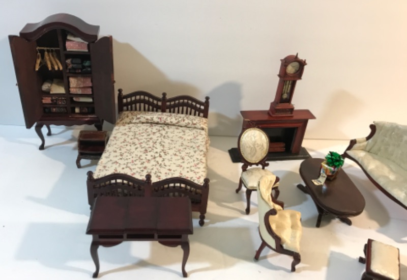 Photo 2 of VINTAGE ORNATE WOODEN MINIATURE DOLL HOUSE FURNITURE 