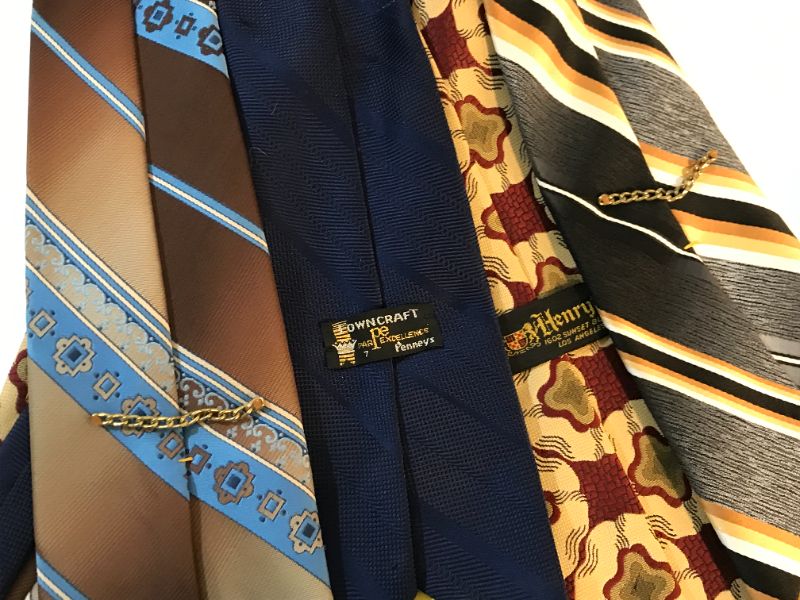 Photo 4 of VINTAGE MENS TIES MADE OF VARIOUS MATERIAL (SILK & POLYESTER). SEE PHOTOS FOR BRAND NAMES 