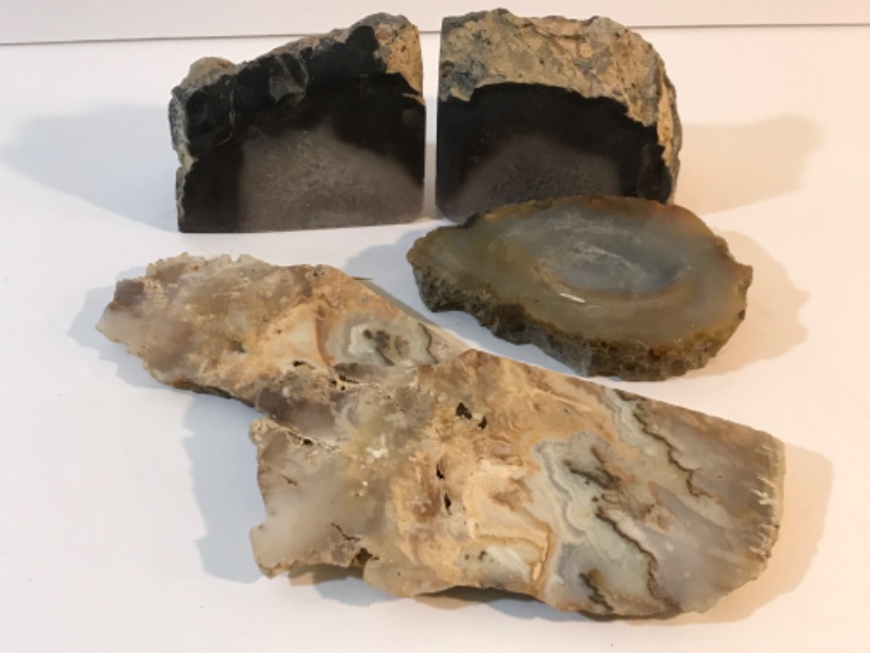 Photo 1 of VARIOUS GEODES & ROCKS 