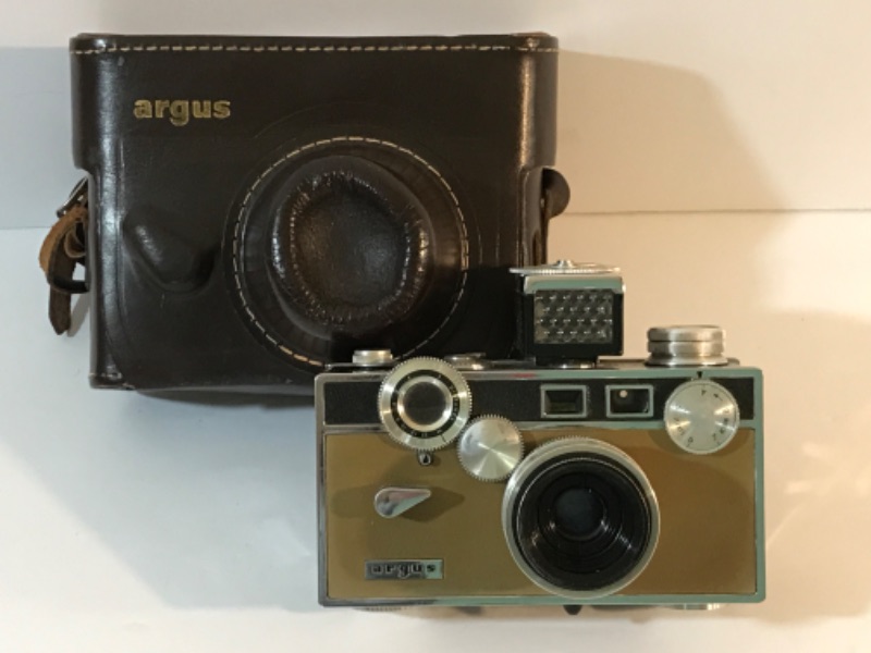 Photo 1 of ARGUS VINTAGE CAMERA IN CASE 