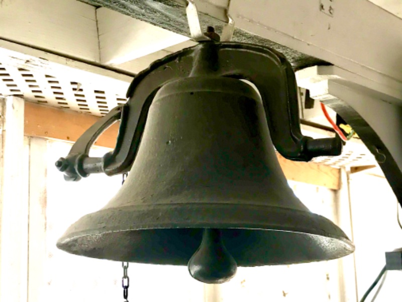 Photo 3 of ANTIQUE FARM / SCHOOL HOUSE BELL /V-M BELL CO WAYNESBORO VA.VIRGINIA METAL CRAFTER 16x12.5