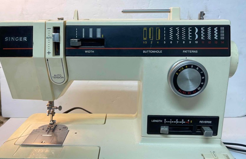 Photo 1 of SINGER SEWING MACHINE