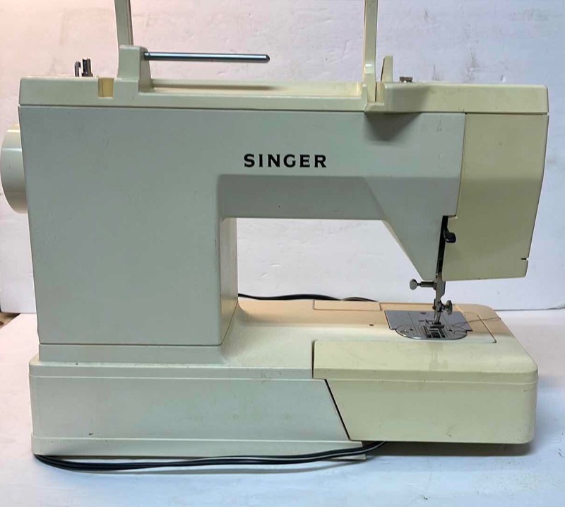 Photo 2 of SINGER SEWING MACHINE