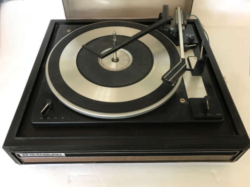 Photo 2 of GLENBURN TURNTABLE SPEED 16,33,45,78C Model 1100 - TESTED WORKING