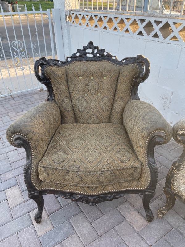 Photo 4 of VICTORIAN ORNATE CARVED SOFA NEEDS TO BE RECOVERED / REFURBISHED  AND 2 ACCENT CHAIRS TO MATCH
MISSING 2 CUSHIONS 