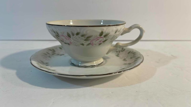 Photo 3 of SHEFFIELD FINE CHINA CLASSIC  9 TEA CUPS & 6 SAUCERS AND 1 BREAD PLATE