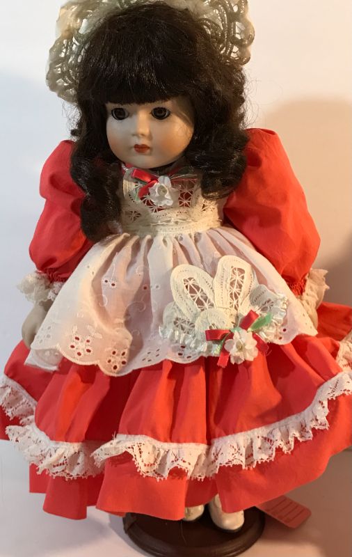 Photo 3 of SEYMOUR MANN HUG N HOLD COLLECTOR MUSICAL CHRISTMAS DOLL - WORKING & VINTAGE UNBRANDED PETTICOATS FACE DOLL
