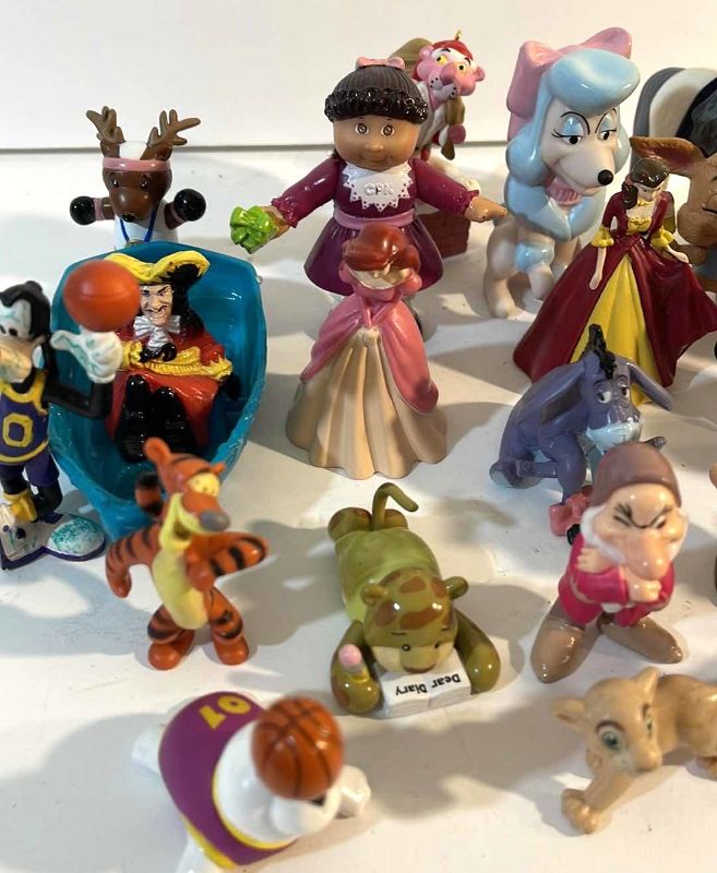 Photo 3 of DISNEY MINI FIGURINES & MORE 