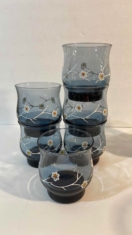 Photo 2 of VINTAGE LIBBY BLUE JUICE GLASS WITH WHITE MOD FLOWERS 8OZ CUP SET OF 6 
, SMOKE GLASS WHISKEY GLASSES SET OF 5 & SMOKY BLUE SHERBET DESSERT DISH FOOTED SET OF 6
