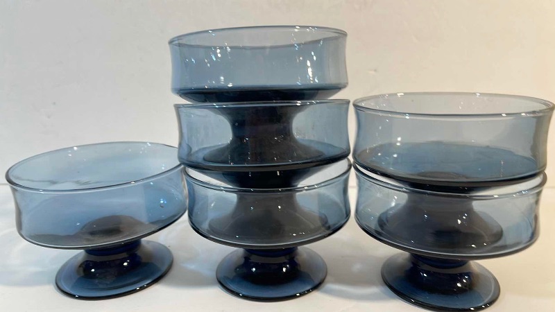 Photo 5 of VINTAGE LIBBY BLUE JUICE GLASS WITH WHITE MOD FLOWERS 8OZ CUP SET OF 6 
, SMOKE GLASS WHISKEY GLASSES SET OF 5 & SMOKY BLUE SHERBET DESSERT DISH FOOTED SET OF 6
