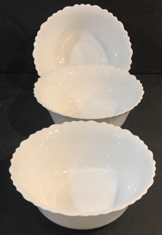 Photo 3 of CORELLE VINTAGE 9 DINNER PLATES , 1 SIDE PLATE 4 STEMED GLASSES AND BOWLS