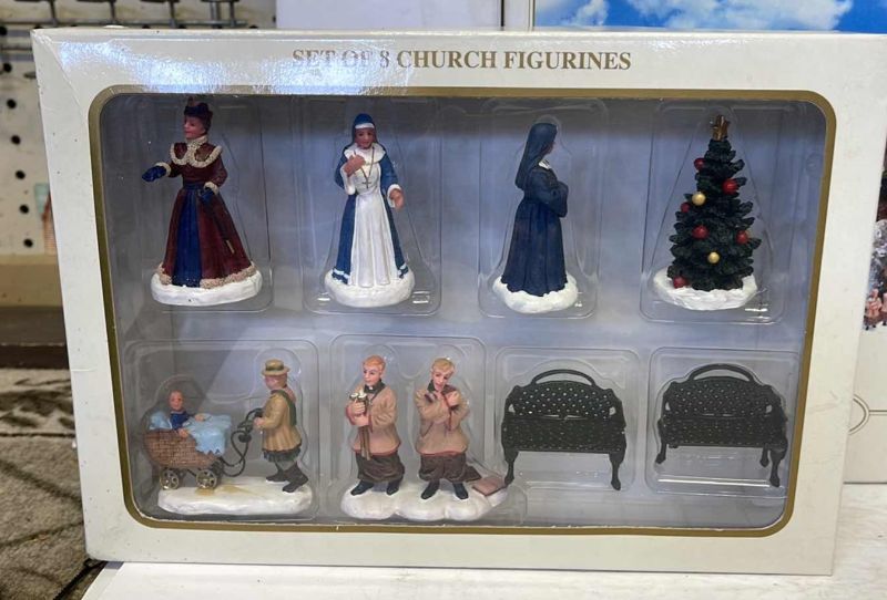 Photo 3 of DILLARDS WINTER GLEN
ANTIQUE SHOP FIGURINES