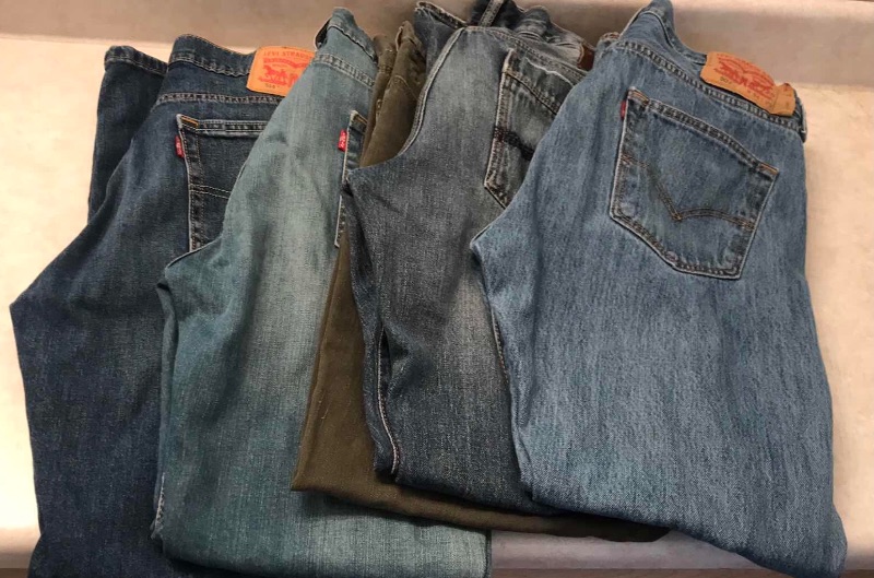 Photo 1 of MENS LEVIES JEANS & MORE 34x30 