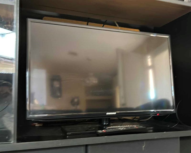 Photo 1 of SAMSUNG 31” TV WITH REMOTE