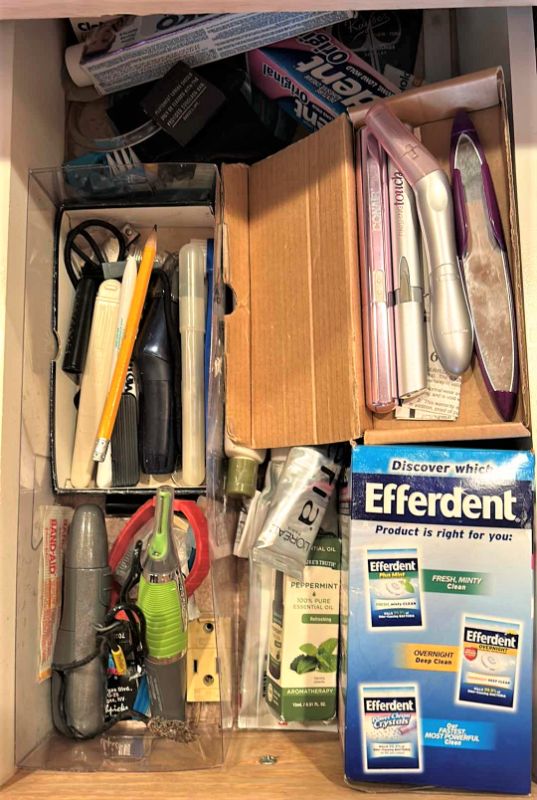 Photo 1 of CONTENTS OF DRAWER