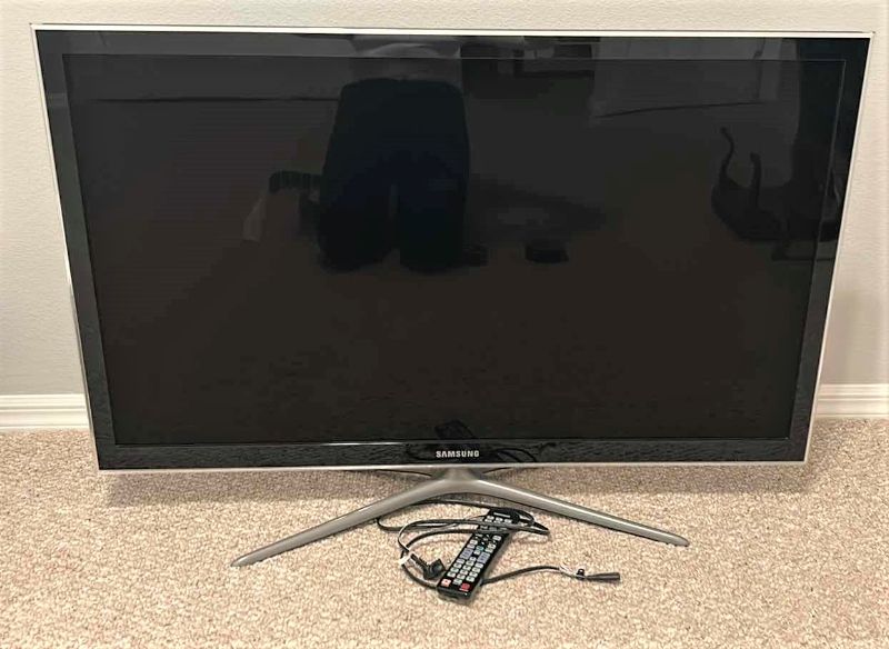 Photo 1 of 46” SAMSUNG FLATSCREEN TV WITH REMOTE