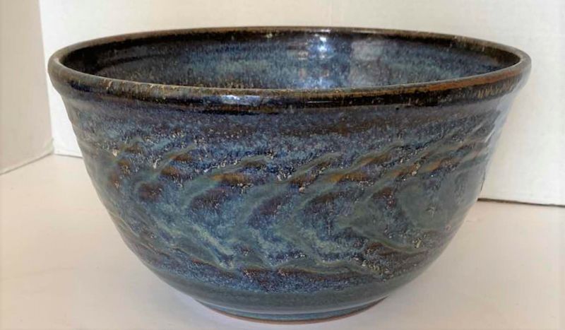 Photo 1 of VINTAGE 1998 POTTERY 12" X 6.5"