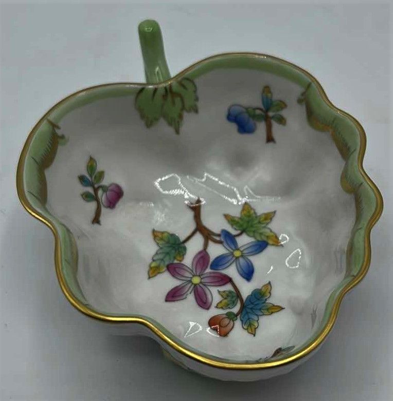 Photo 5 of VINTAGE HEREND HAND PAINTED BOUQUET GREEN/WHITE PORCELAIN LEAF DISH 4” #680/YBO