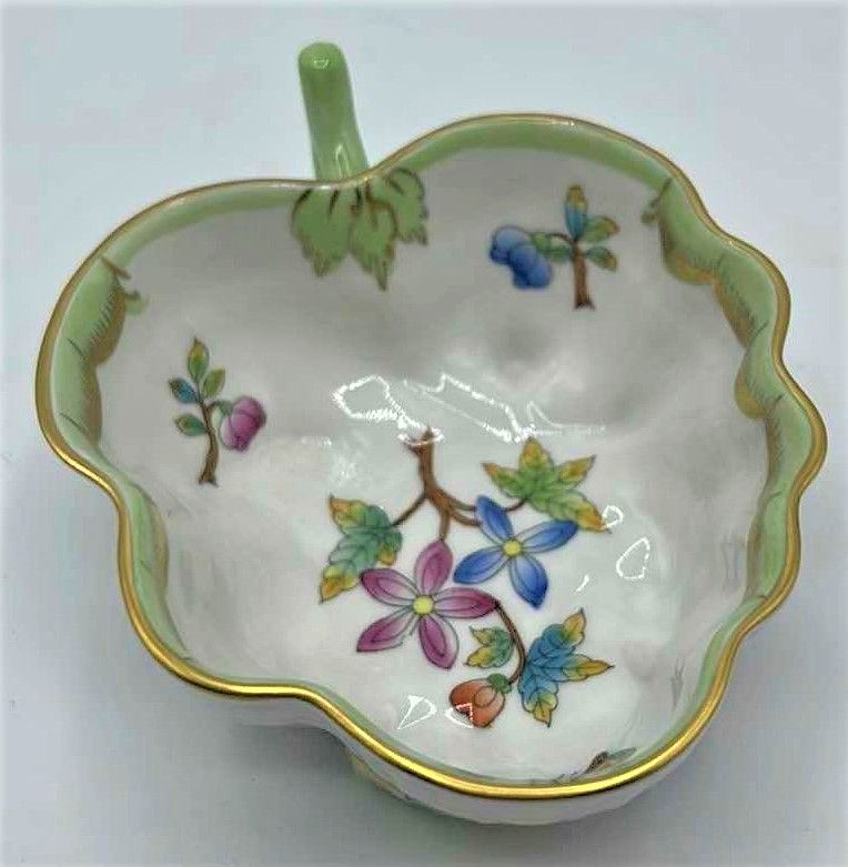 Photo 1 of VINTAGE HEREND HAND PAINTED BOUQUET GREEN/WHITE PORCELAIN LEAF DISH 4” #680/YBO